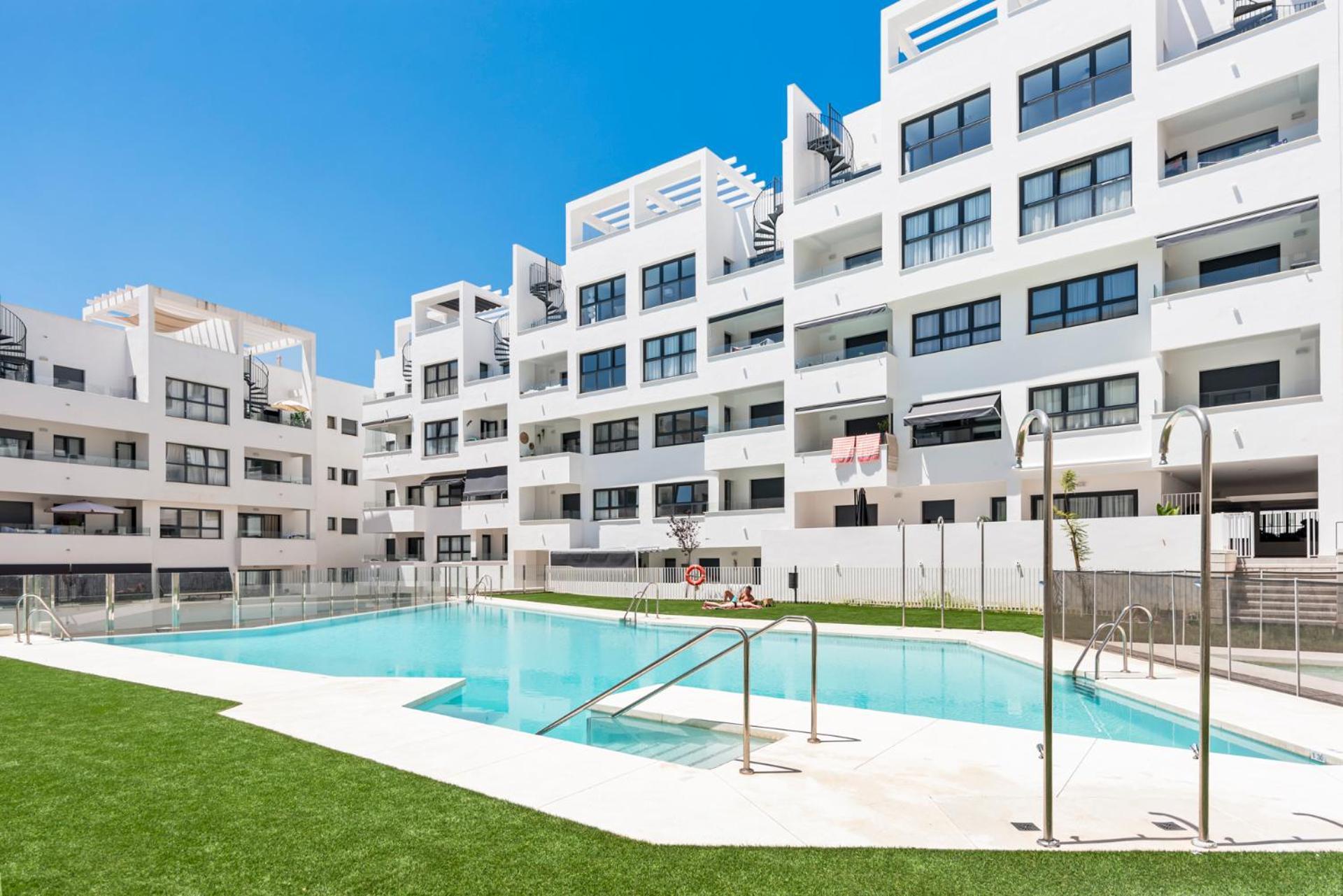 Beautiful 2-Bedroom Apartment Near Center And Beach Estepona Exterior foto